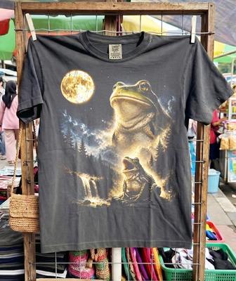 Vintage Frosch Heulender Mond T-Shirt, Nachtwald Teichleben Tee, Cottagecore Naturfreund Geschenk