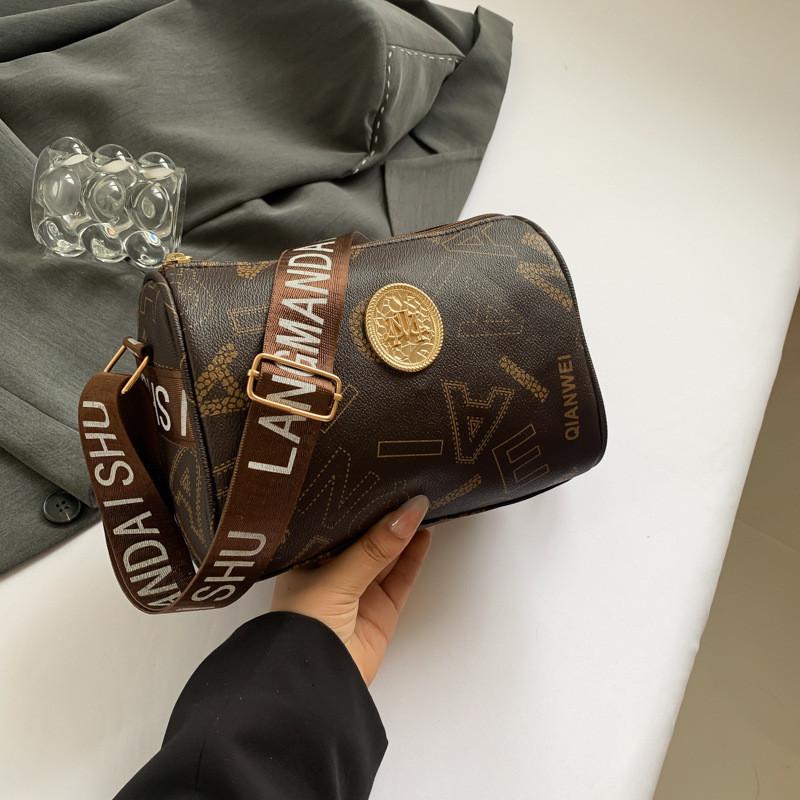 

Vintage Chic Pillow Bag For Women Stylish Soft Pu Material Perfect For Summer Outings кофейный
