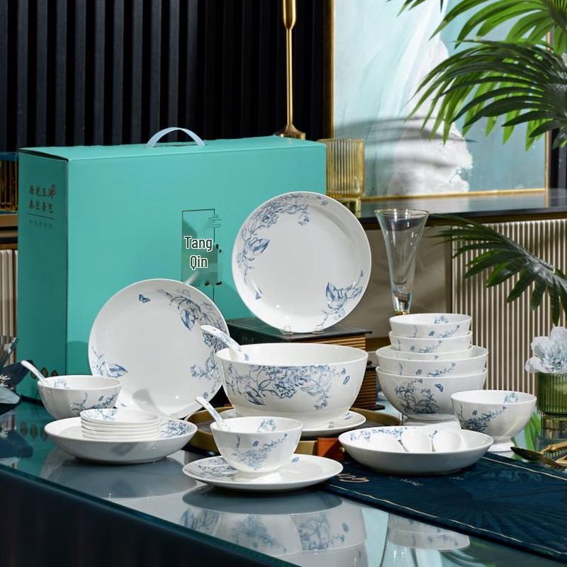 Фарфоровый обеденный сервиз из 28 предметов