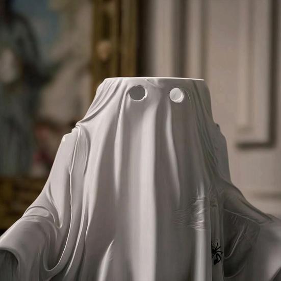 Halloween Ghost Planter, Spooky White Ghost Flower Pot, Small Decorative Plant Container for Garden, Yard, Porch, Tabletop, Indoor Outdoor Decor