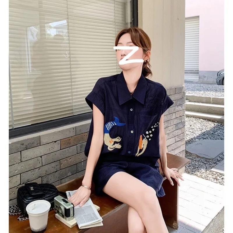 

Women Short Sleeve Two-Piece Set Cartoon Print Blouse Shorts For Daily Wear M темно-синього кольору