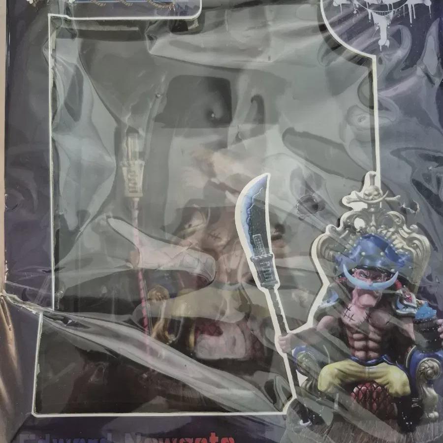 

Brand New Unopened Gold Cat Dress Whitebeard Edward Newgate Figure
