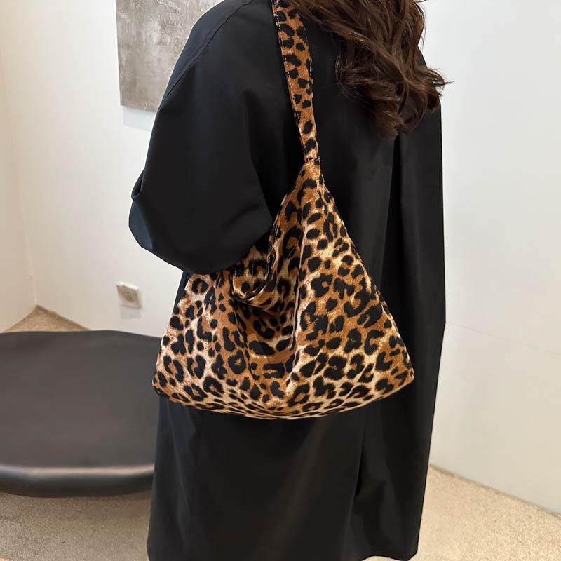 Fashion messenger bag large capacity shoulder canvas bag female college student autumn niche cloth bag