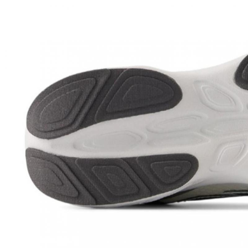 New Balance Amaste V1 Shoes Silver