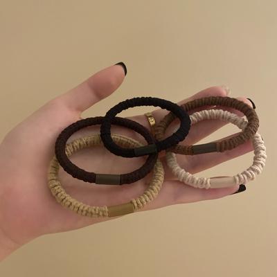 Hochelastisches Haargummi für Frauen zum Binden von Pferdeschwänzen im Sommer ohne Haarschäden. Einfaches koreanisches Haargummi mit Lederband
