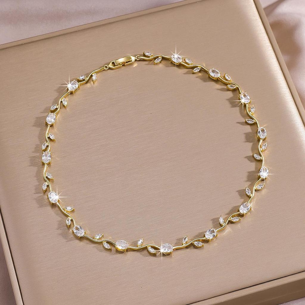 Bracelet Feuille Plaqué Or avec Incrustations de Zircon Hachuré et de Diamant