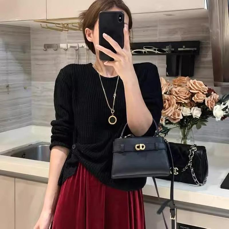 Crew neck solid color hollow side buckle soft waxy knitted sweater women s autumn new casual loose long-sleeved sweater One size fits all recommended 80-60kg 2660₽