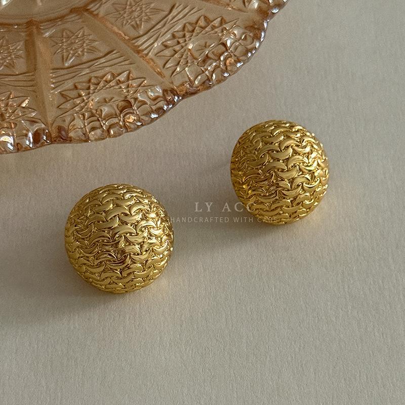 Metal round three-dimensional woven stud earrings women's light luxury fashion high-end temperament retro loose personalized earrings