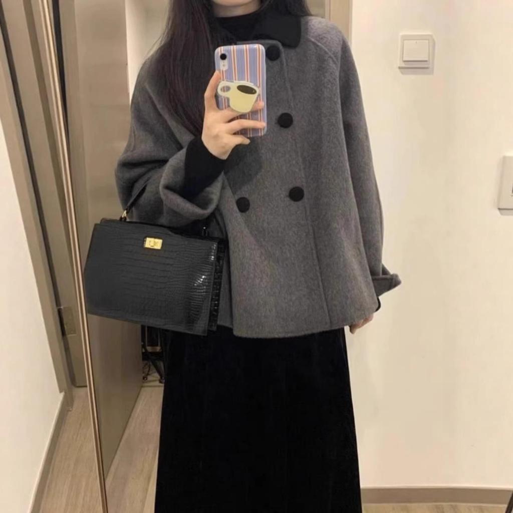 Women's Gray Woolen Coat - Retro Peter Pan Collar, Thickened Korean Hepburn Style for Autumn/Winter, Petite Fit.