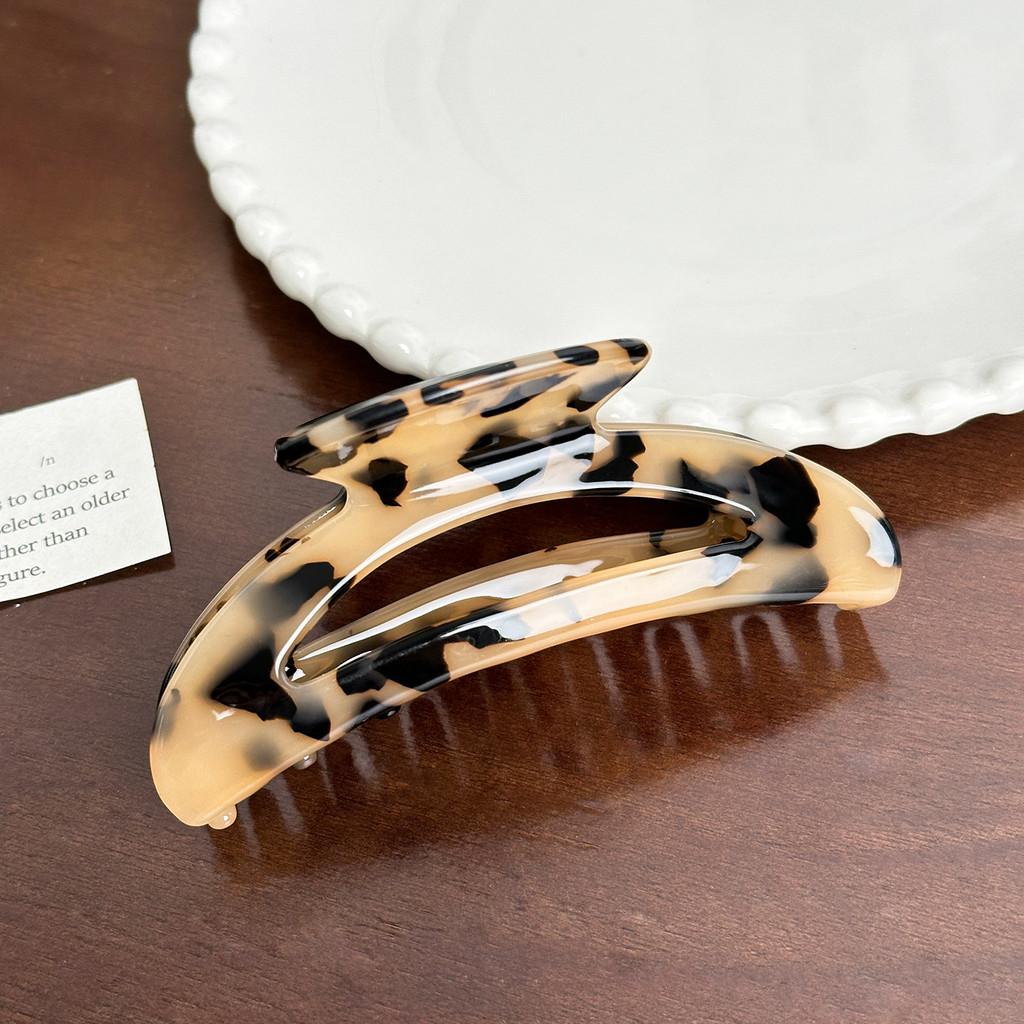 Chic Acetate Hair Claw Clips For Women In Unique Geometric Designs And Colors