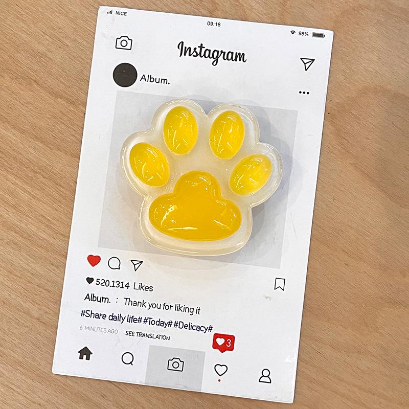 Custom 3D Cat Paw Phone Holder: Foldable, Adhesive, Cartoon Design, Retractable, Portable, and Cute.