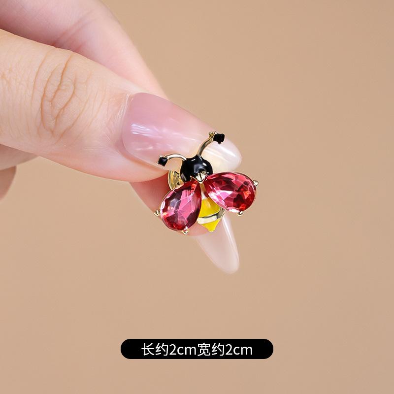 

Корейский Сяосянфэн милая хрустальная брошь-пчела булавка от насекомых, не отражающая свет, булавка на лацкан пиджака, фиксированные аксессуары