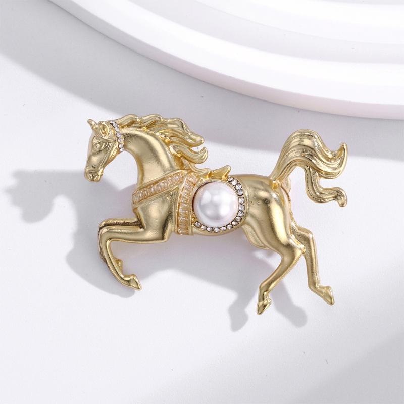 Elegant Horse Brooch Unique Lapel Pin Stylish Clothing Jewelry Animal Badge Suitable for Various Daily and Party Wear