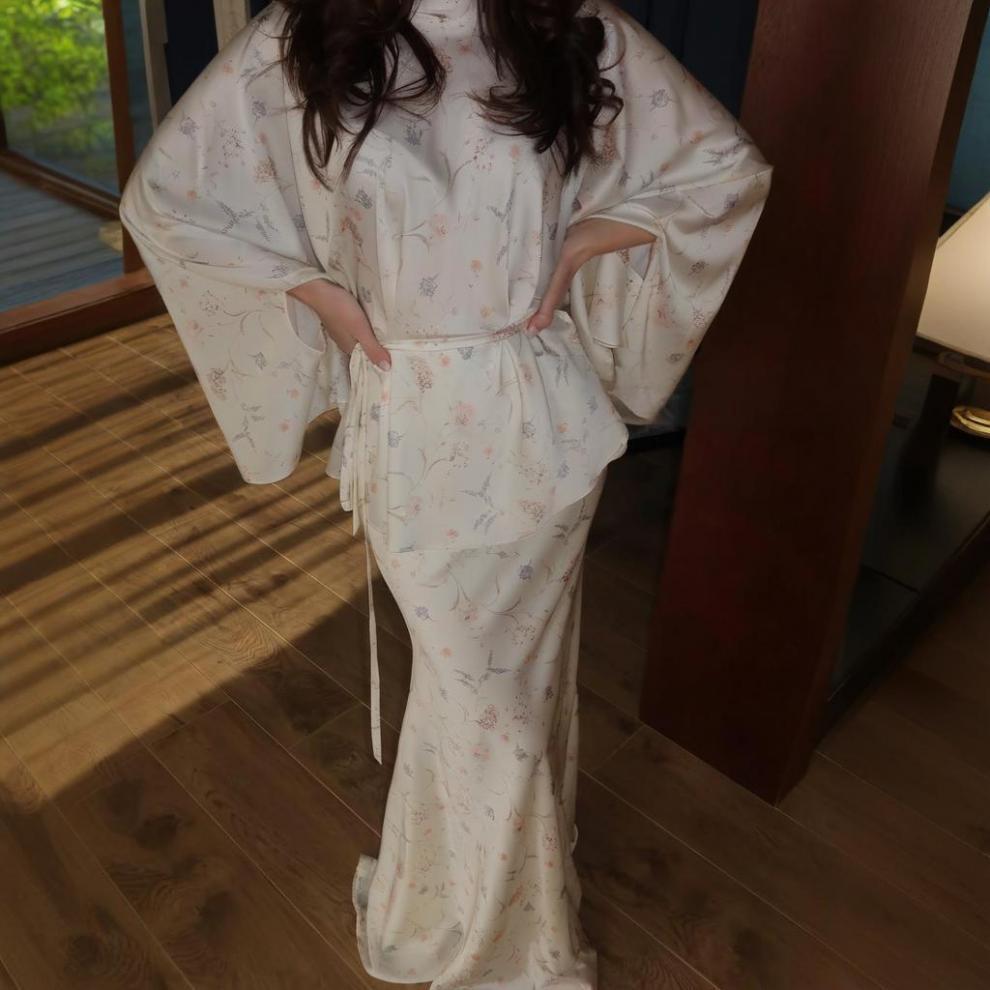 2025 Fall Women’s European Style Batwing Sleeve Tie-Up Top & Floral Print Skirt Set