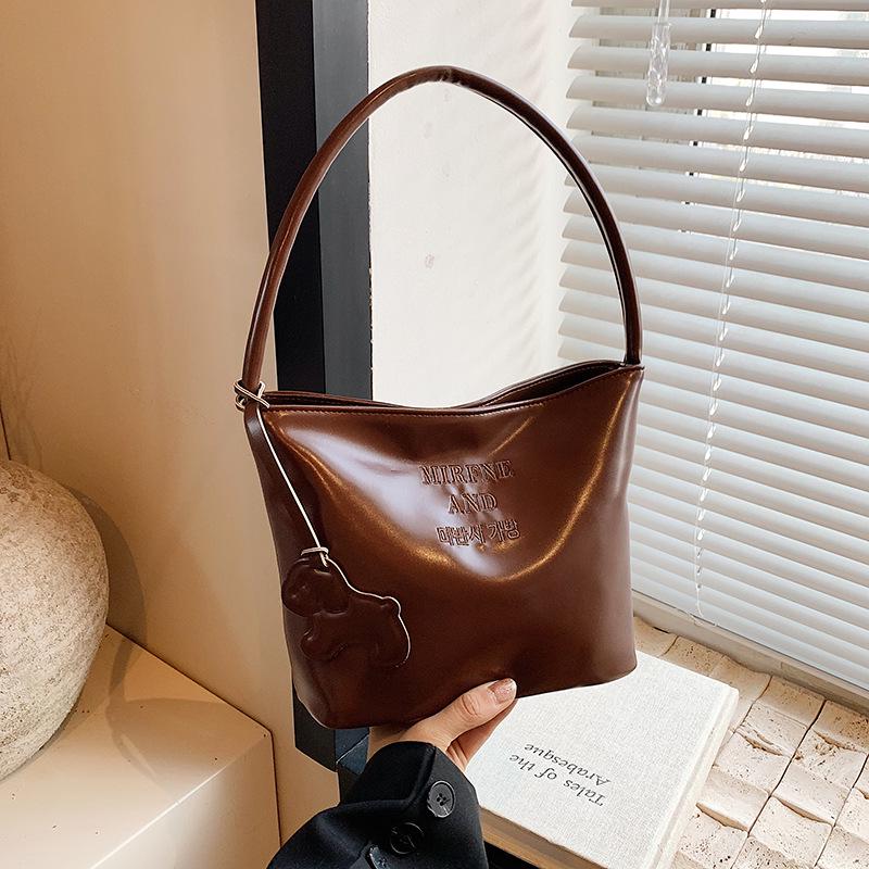 

2024 Retro Fashion Women s Large Capacity Shoulder & Underarm Bag - Trendy Autumn Casual Bucket Style чорний