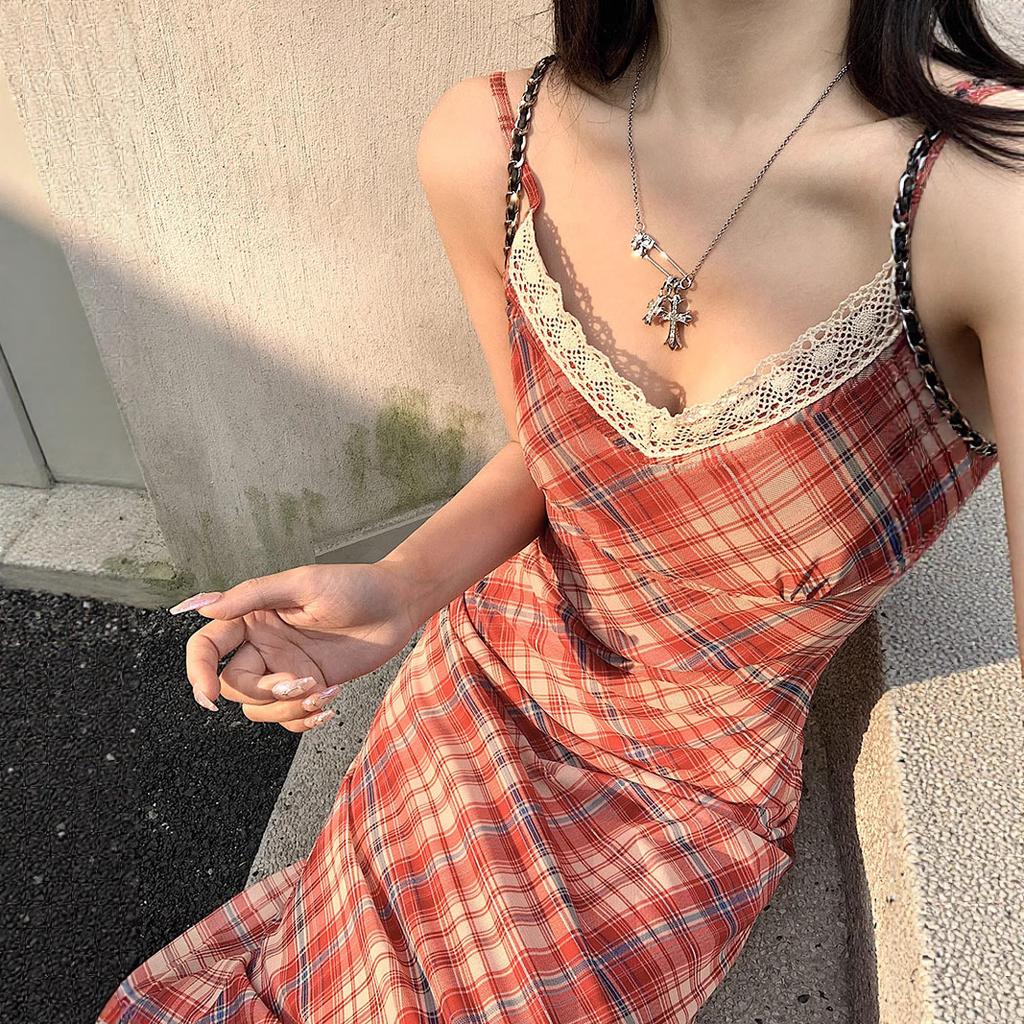 French high-end lace v-neck red plaid suspender dress for women's summer waist vacation style hip-wrapped long skirt