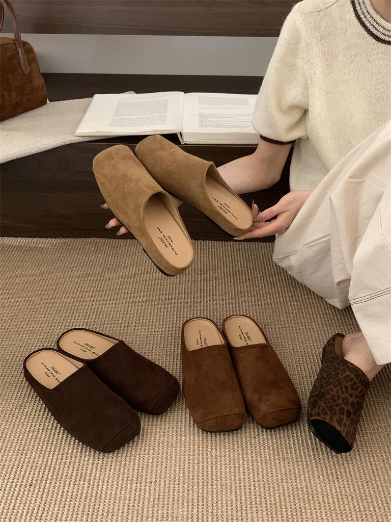 Retro evening wind soft bottom bag head slippers women's 2025 autumn and winter new niche leopard print Birkenstock slippers lazy half drag