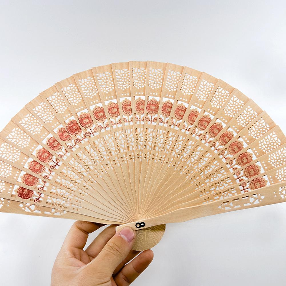 Chinesischer Stil Holz geschnitzter Faltfächer Bambus Taschenkühler Mode Hochzeit Hand Duftend Party Geschnitzter Faltfächer Vintage Hohl