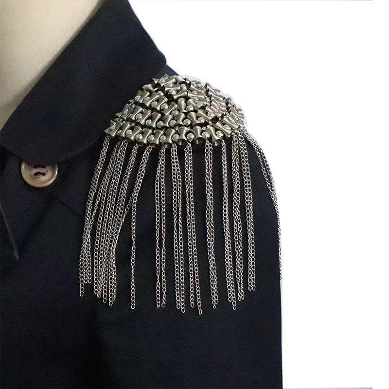 Western Style Metal Punk Epaulets for Performance Outfits Decorative Shoulder Ornaments for Stage