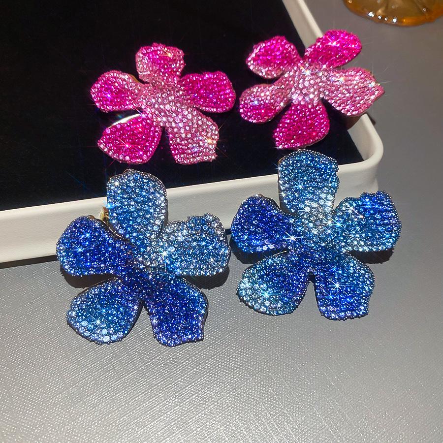 Diamond studded Flower Earrings New Fashionable Elegant Noble Temperament Earrings Luxurious and High-end Earrings