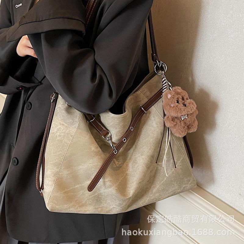 Dumpling Bag Women's Large Capacity 2025 New Autumn and Winter Niche Design Single Shoulder Commuter Bag Multi-functional Backpack Backpack