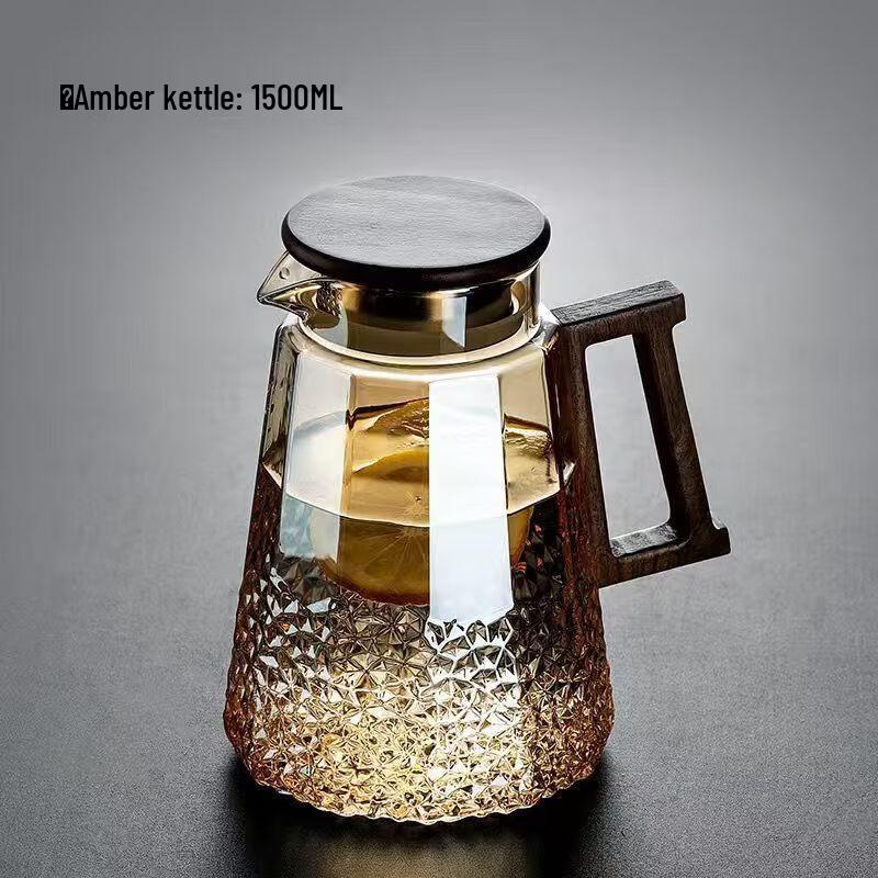 Элегантный стеклянный кувшин с деревянной ручкой