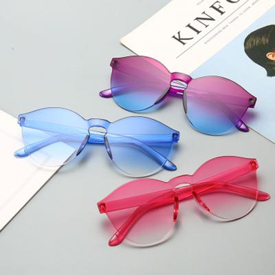 Gafas de sol transparentes envolventes de gelatina Gafas de sol de color caramelo Gafas de sol unibody Sea Piece para mujer