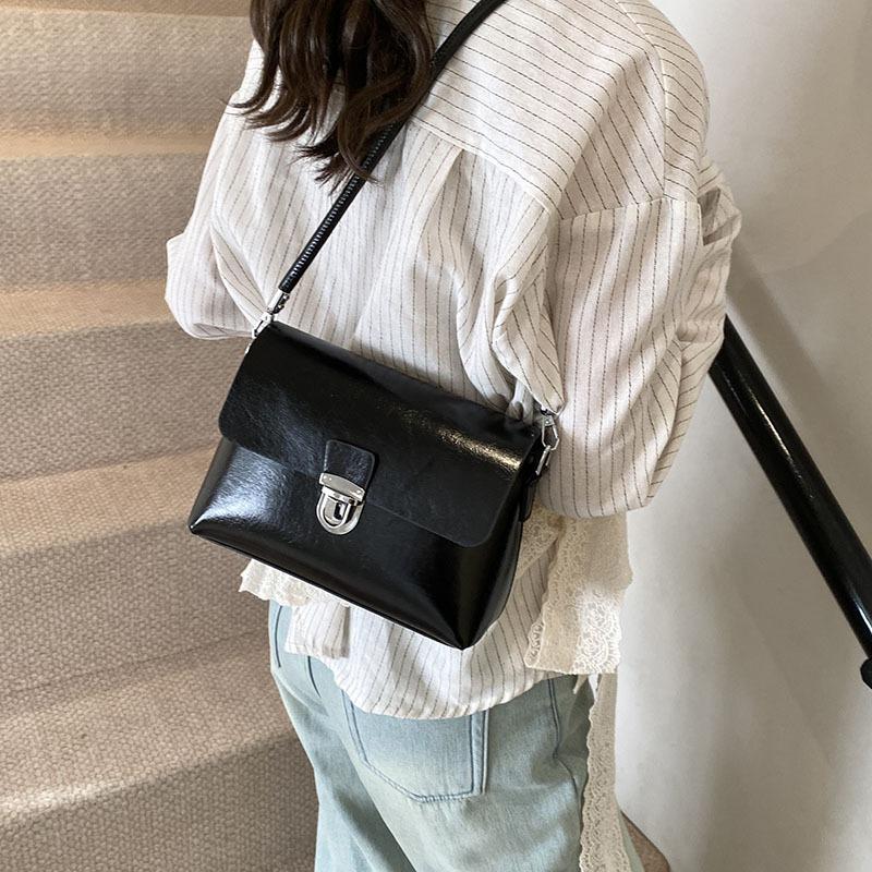 Retro Small Bag Women's Spring and Summer New Versatile Shoulder Messenger Bag Women's Fashion Commuter Small Square Bag