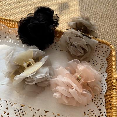 Elegante e delicata pinza per capelli a rete floreale di rosa, a doppia faccia, un accessorio per capelli di alta gamma e alla moda per le donne