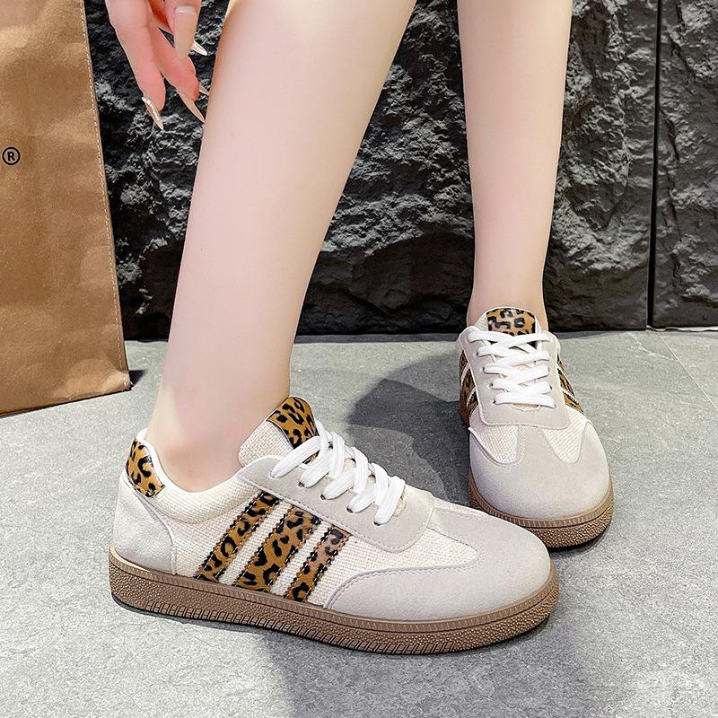 Women's New Autumn Large Size Flat White Shoes Color Matching Retro Versatile Sports And Leisure Shoes
