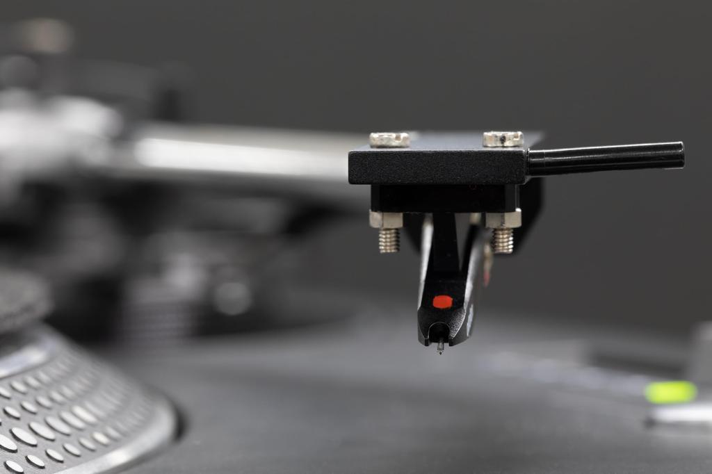 Ortofon OM 5E Ortofon MM Cartridge Stereo Oval Needle Listening Only