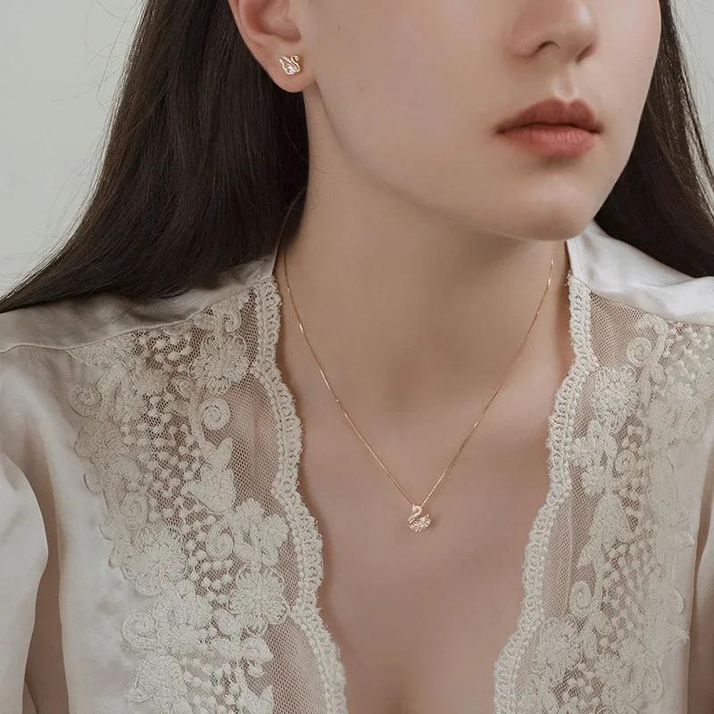 

Little Swan Necklace Women s Light Luxury Niche Design Sense of The New Simple Fashion Temperament Lock Bone Chains рожевий колір золота