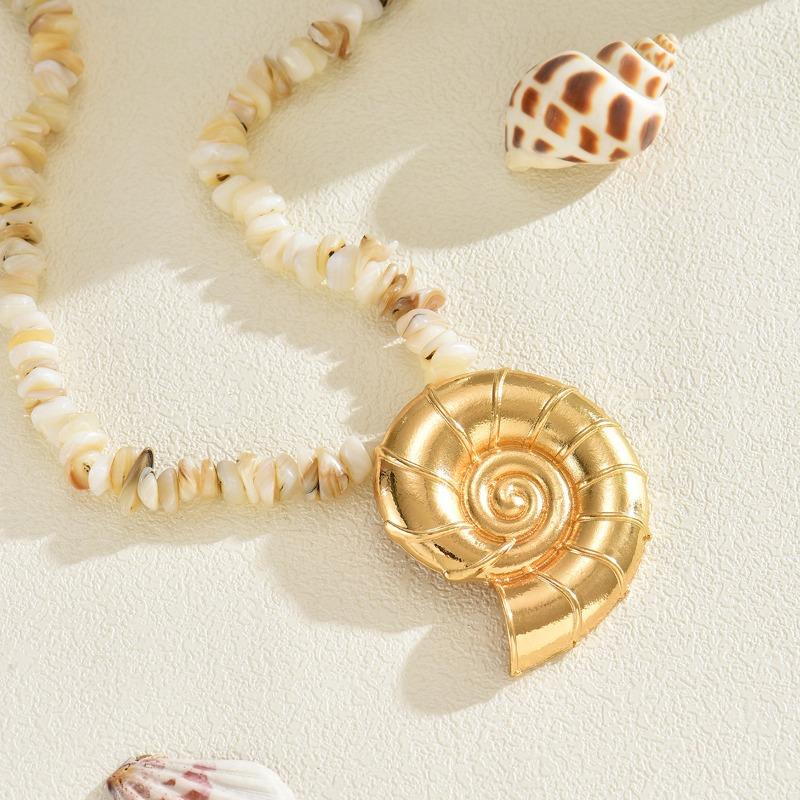Exaggerated necklace New oversized alloy conch pendant Beach ocean shell string chain Women's collarbone chain
