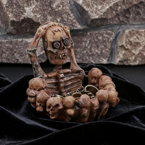 Desktop Ashtray Halloween Skeleton Resin Ashtray, Heat-resistant Gothic Ash Holder, Dark Aesthetic Aliens Decorative Tray for Home Office Outdoor