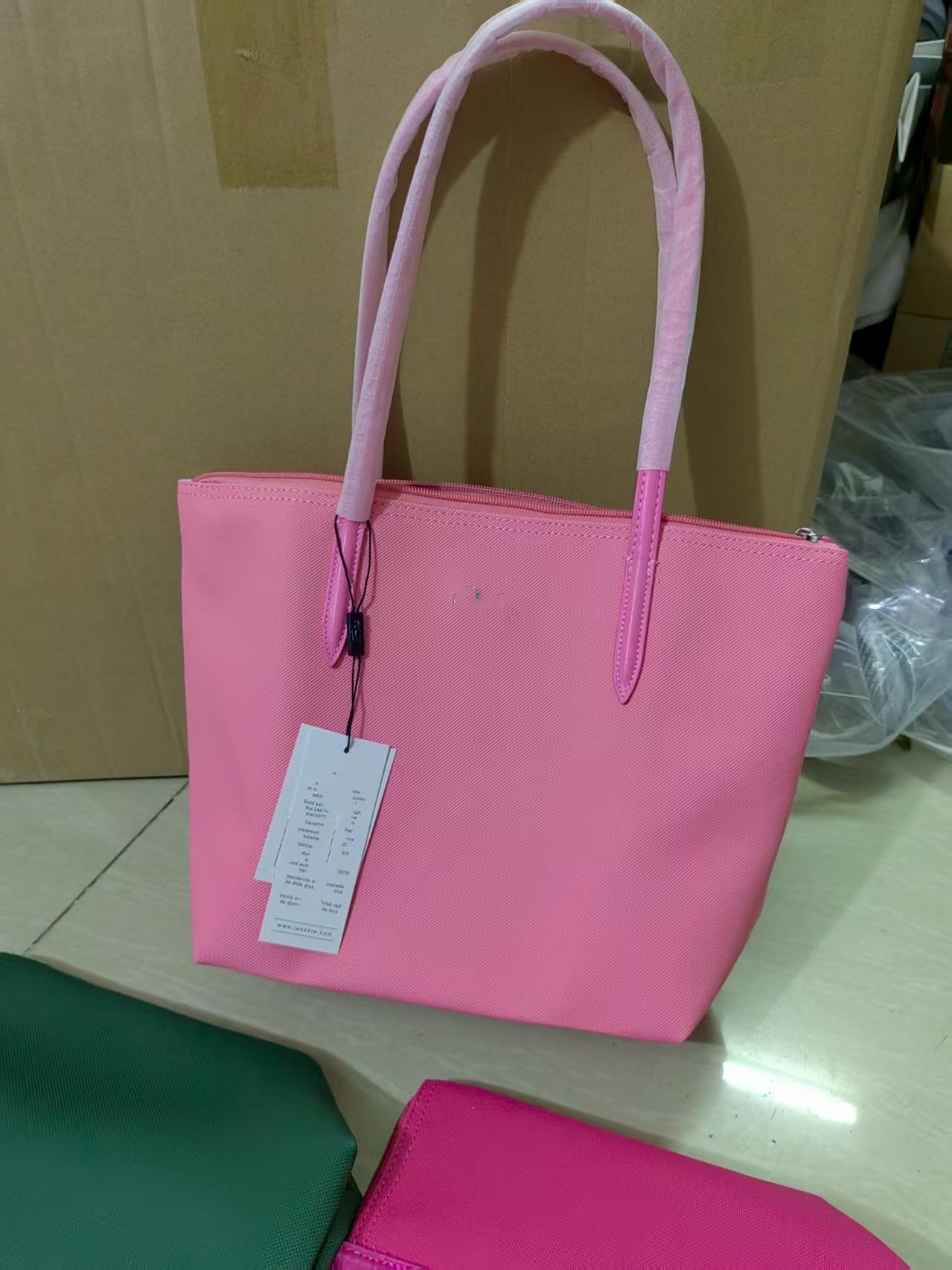 

Large French Crocodile-Pattern Tote Bag - Versatile Handheld & Shoulder Bag for Shopping & Commute
