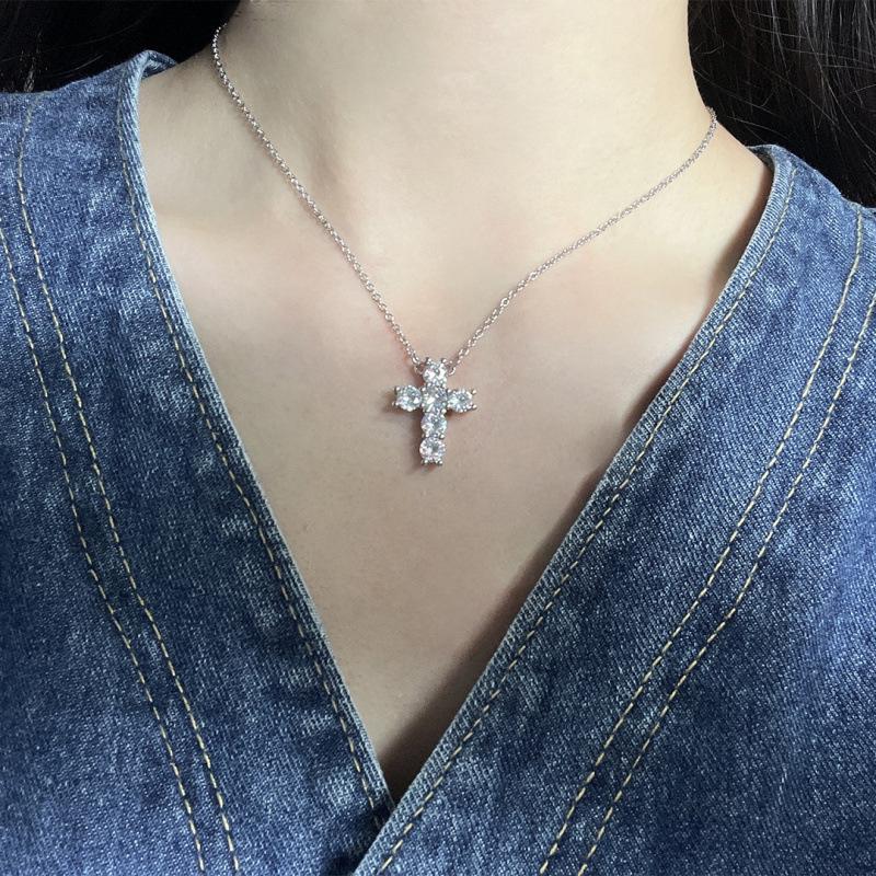 Korean Elegant Cross Necklace: Stylish Minimalist Clavicle Chain for Women
