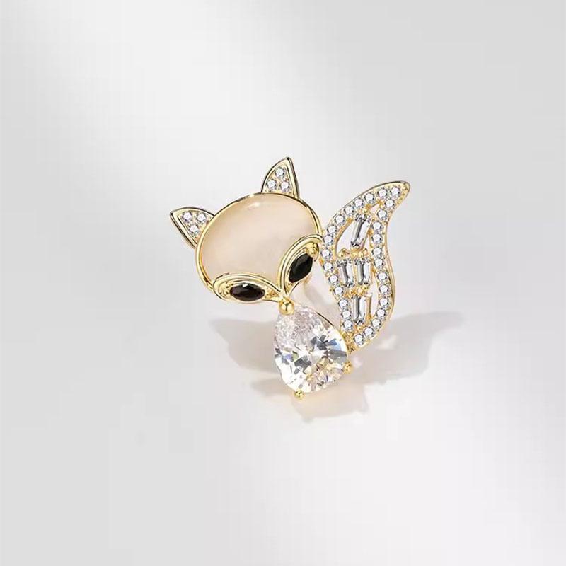

Темпераментная маленькая лисица брошь высокого класса женская ниша высокого класса дизайн корсаж изысканная анти-свет пряжка булавка с ювелирными изделиями