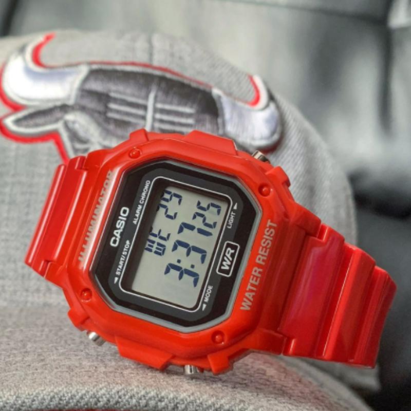Casio STANDARD series small red square 50 meters waterproof quartz movement resin strap Japanese and Korean watch women's watch gray F-108WHC-4ACF