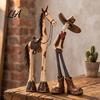 Figurine de Cowboy à Cheval 1/2 Pièces Figurine de l'Ouest, Statue en Résine Cartoon, Décoration de Bureau Formée pour l'Affichage sur Étagère de Maison Bureau