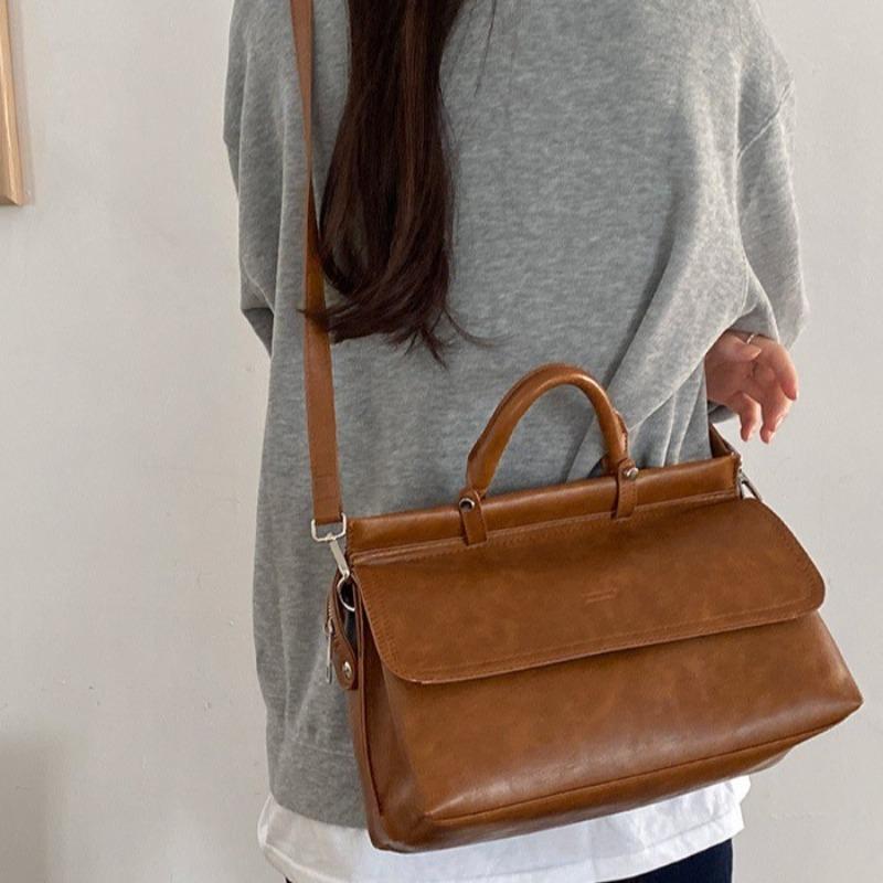 Retro briefcase New work women s commuter bag Large capacity texture handbag Mailman bag Crossbody bag Wholesale коричневый