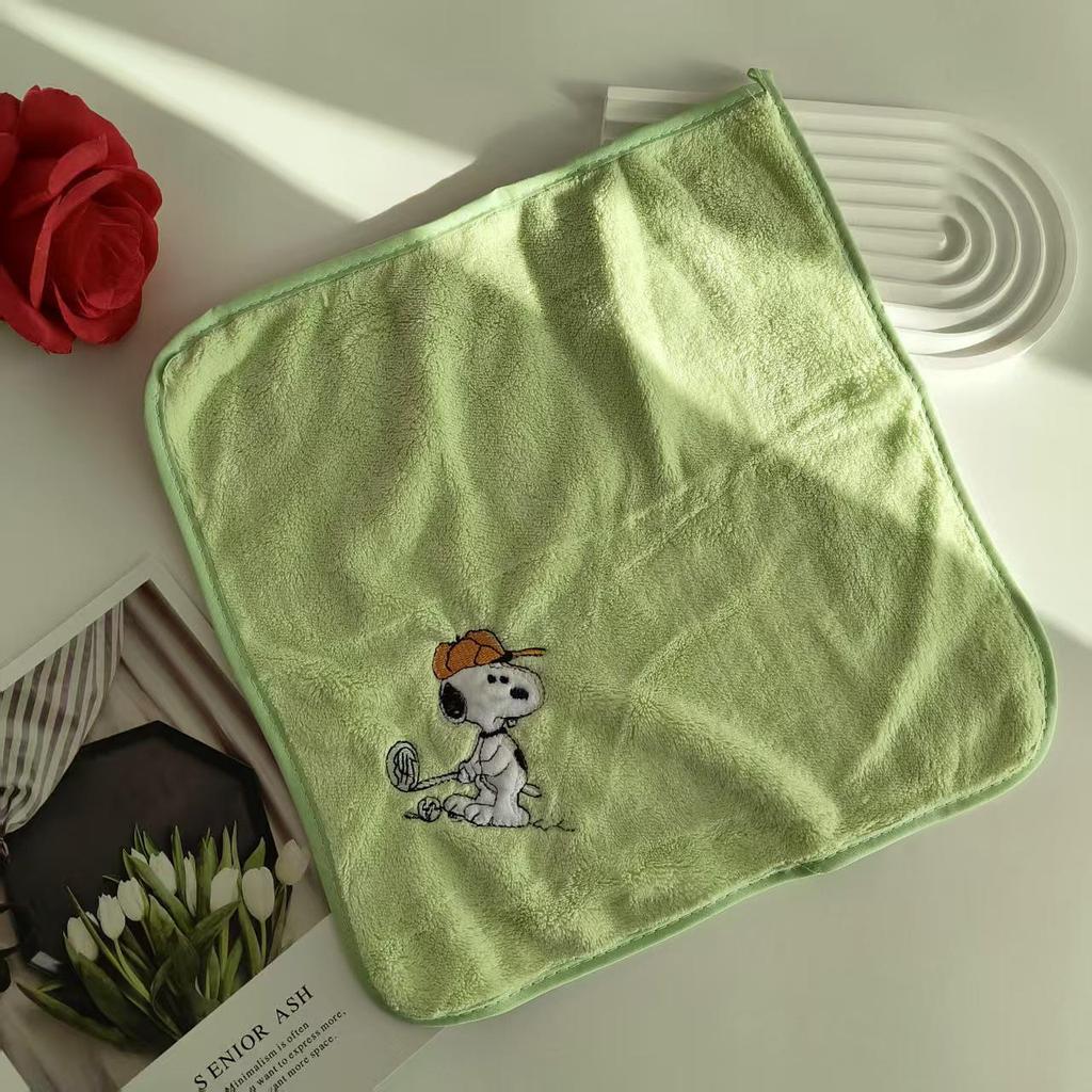 Snoopy Coral Fleece Child's Quick-Dry Towel - Soft, Absorbent & Cute for Face and Hand Washing