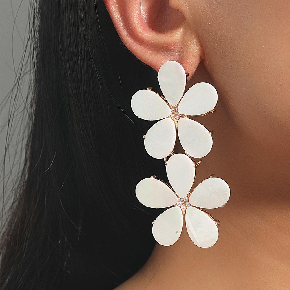 

1 Pair Flower Shape Earrings Metal Geometric Earrings Simple Fresh Long Earrings White #1