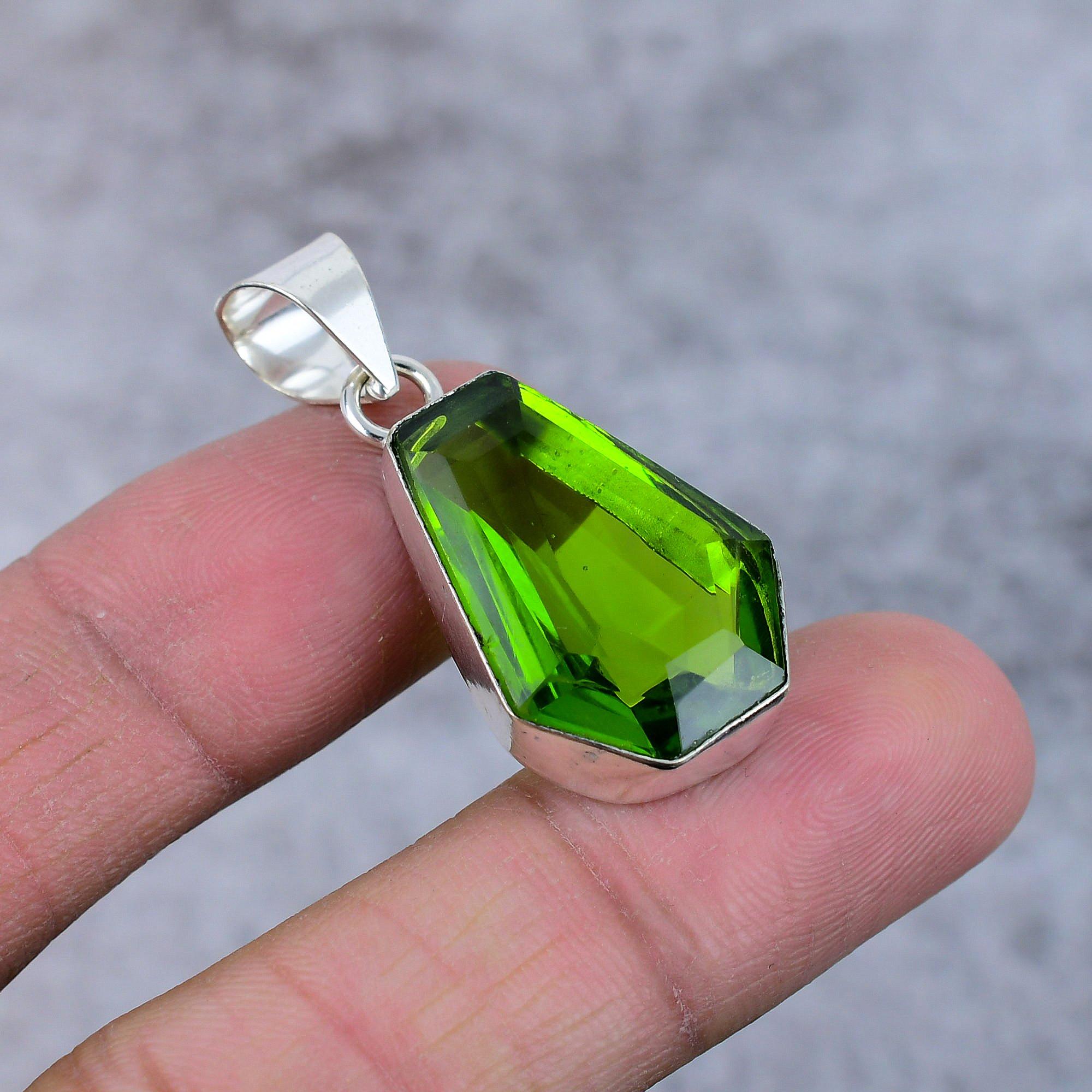 

Peridot Gemstone Handmade 925 Steling Silver Jewelry Pendant 1.58 M-374