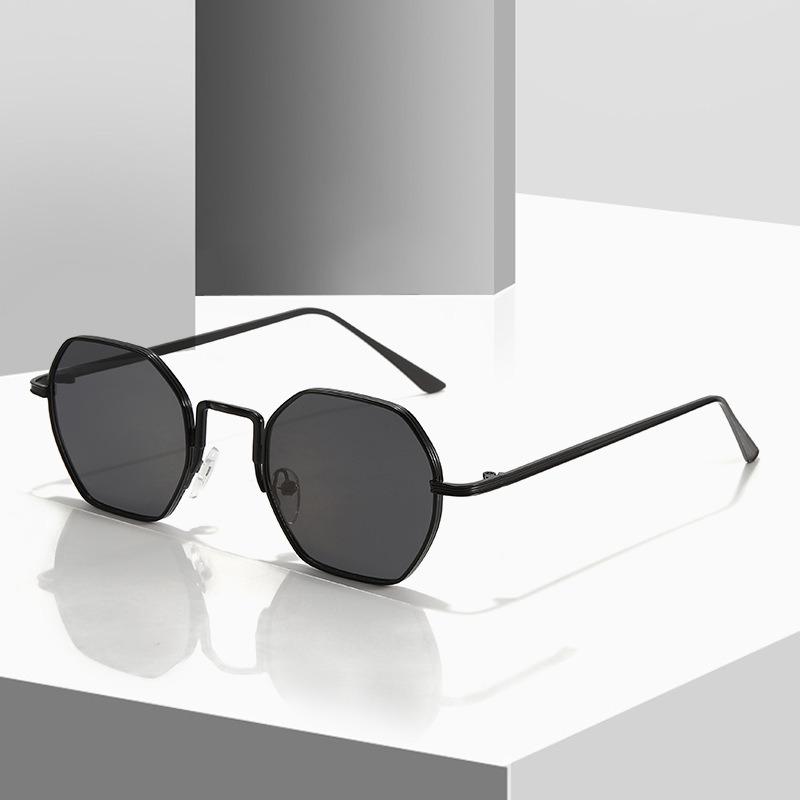 A Pair Of Vintage Polygonal Metal Sunglasses Classic Trendy Sunglasses For Shading