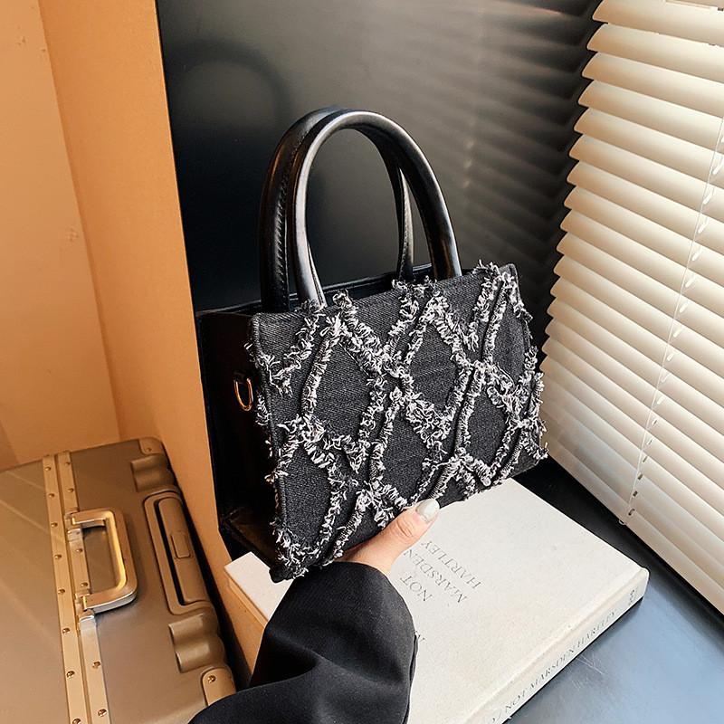 

Stylish Minimalist Shoulder Crossbody Bag Trendy Small Square Handbag For Summer 2024 чёрный