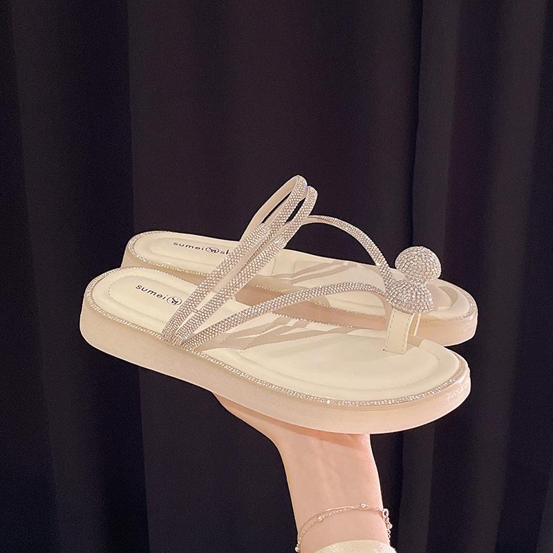 Cool Slippers Female Summer Outer Wear One-word Flat-bottomed Beach Non-slip Toes Rhinestone Wind Soft Bottom New 2025 Clip Fairy