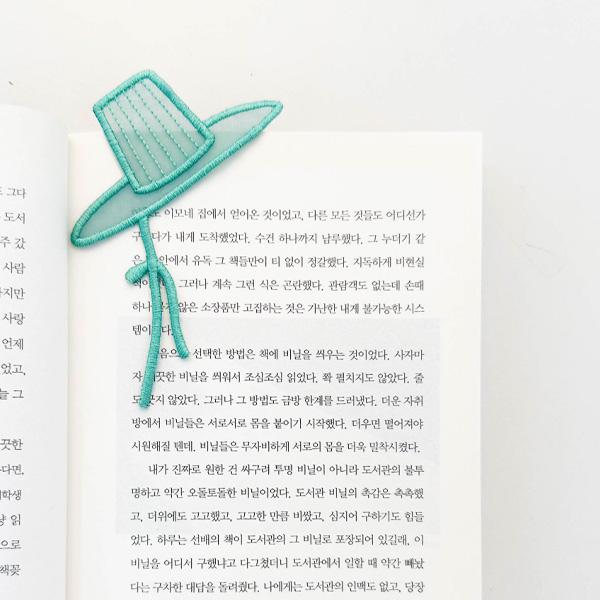 Gat Bookmark – MU:DS 2024 Selected Design
