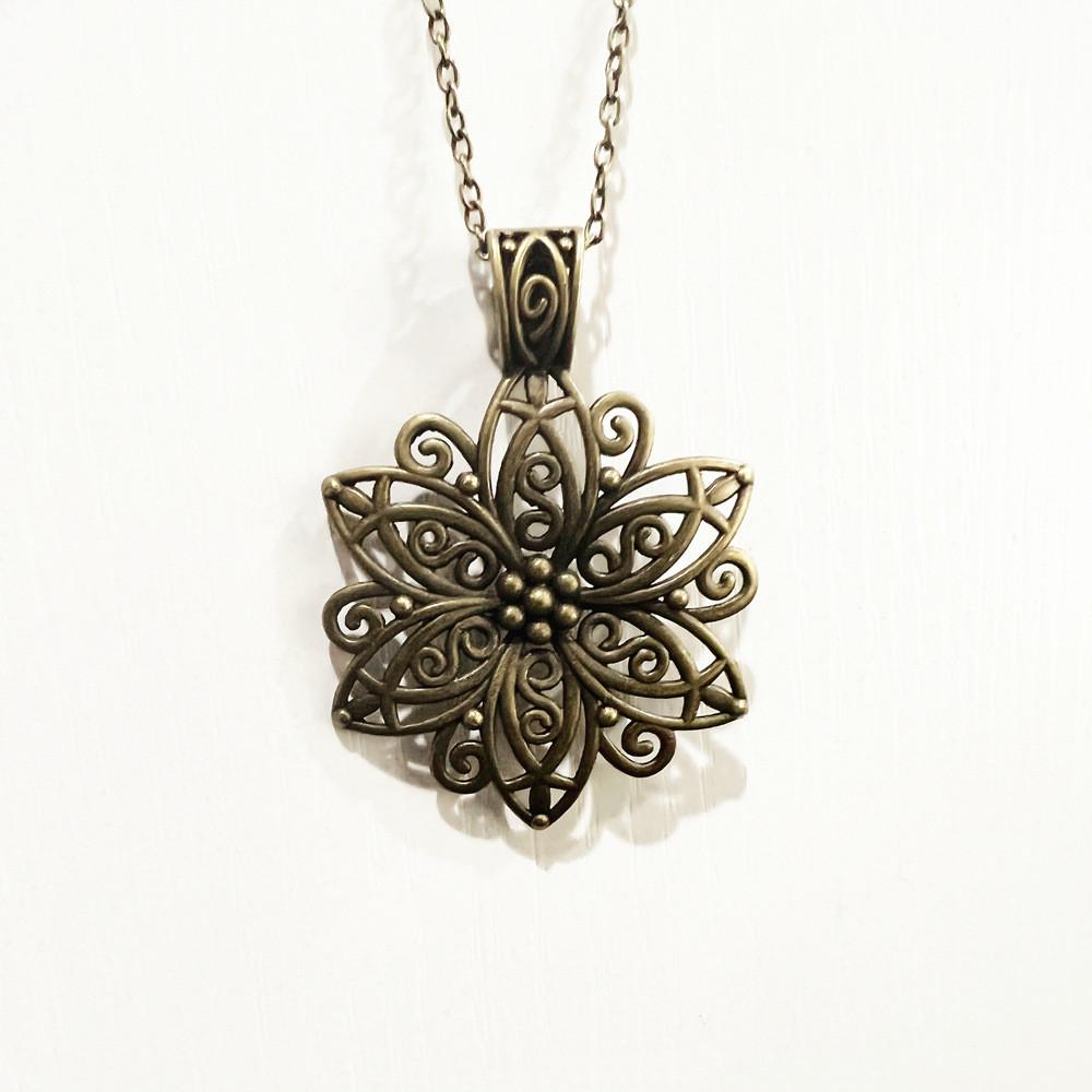 Vintage Lotus Pendant Necklace With Alloy And Glass For Women