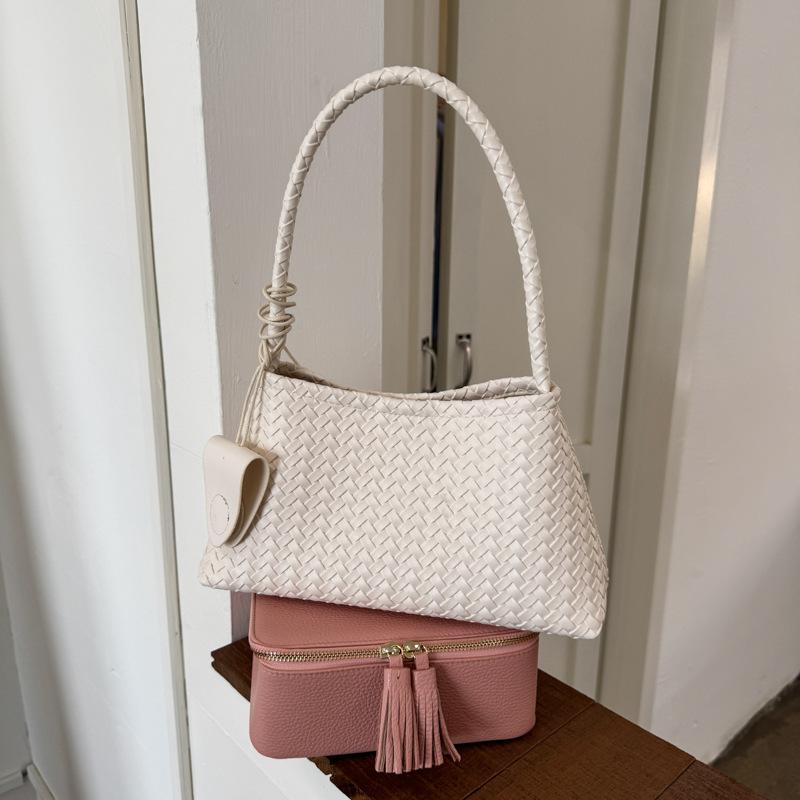 Niche Design Bag Women's 2025 New Popular Fashion Summer Shoulder Bag Super Popular Commuter Armpit Bag