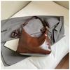 Fashionable Retro Niche Commuter Tote Bag with Large Capacity and Single Shoulder Strap Design Casually